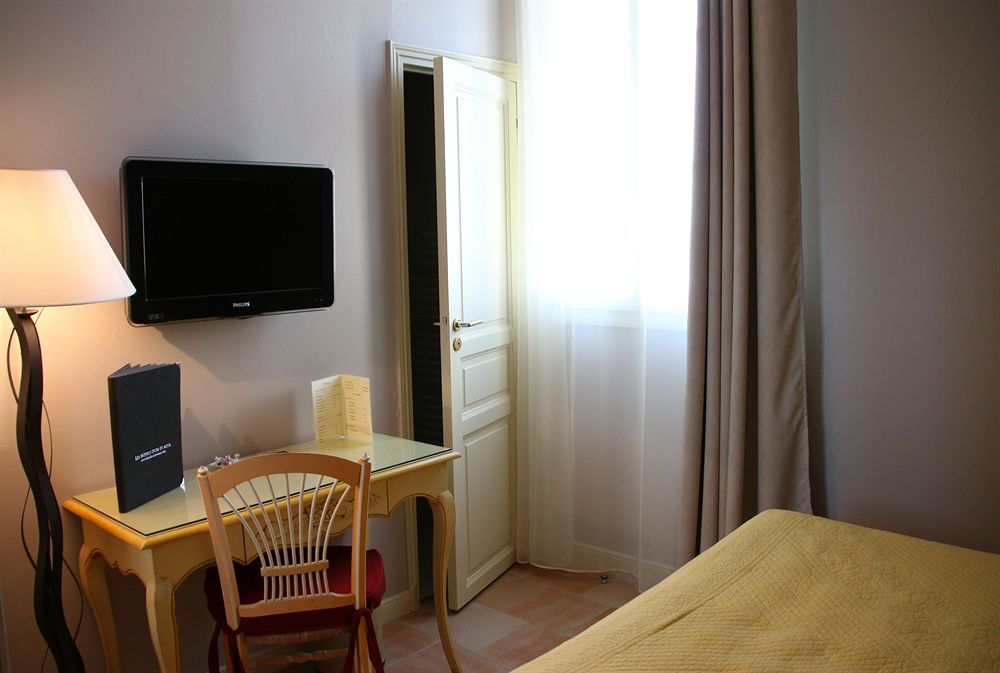 Hotel And Restaurant L Arena Frejus Exterior photo
